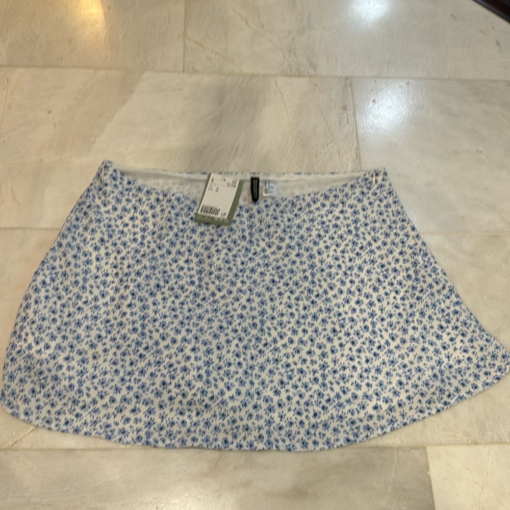 Women’s H&M floral poly flare skirt NWT